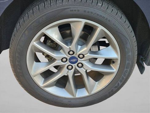 Used 2017 Ford Edge Titanium w/ Technology Package FWD image 16