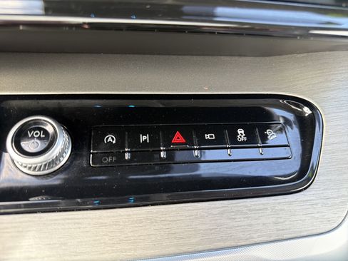 Used 2025 Ford Expedition Platinum w/ Driver's Package image 30