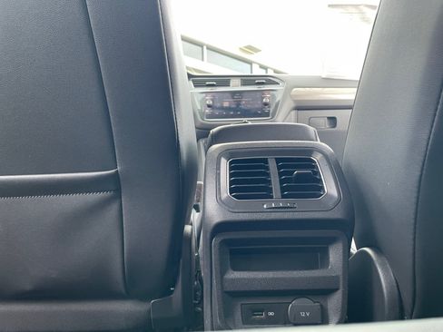 Used 2018 Volkswagen Tiguan SE FWD image 30