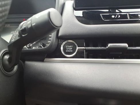 Used 2025 Mitsubishi Outlander SE image 23