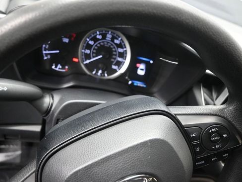 Used 2020 Toyota Corolla LE FWD image 12