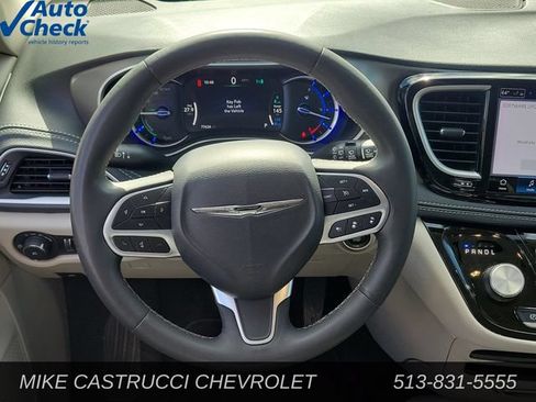 Used 2023 Chrysler Pacifica Touring-L FWD image 12