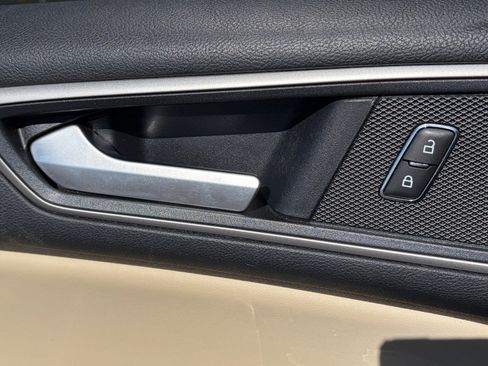 Used 2020 Ford Edge SEL image 17