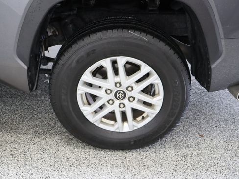 Used 2022 Toyota Tundra SR5 w/ SR5 Premium Package AWD/4WD image 10