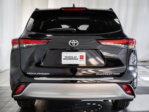 New 2026 Toyota Highlander Platinum image 5
