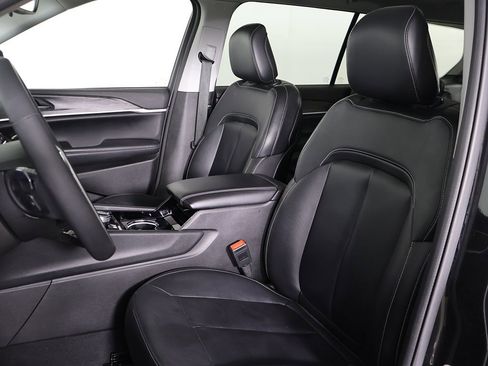 Used 2023 Jeep Grand Cherokee L Limited image 30