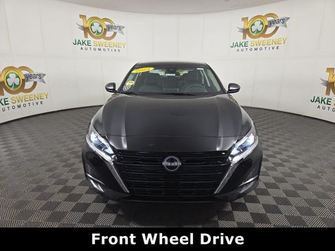 Used 2025 Nissan Altima 2.5 SV FWD image 2