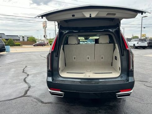 Used 2021 Cadillac Escalade Premium Luxury Platinum AWD/4WD image 8