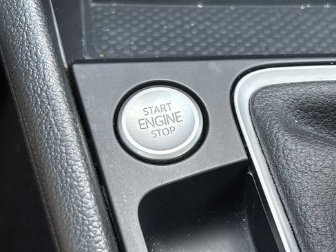Used 2025 Volkswagen Jetta SE FWD image 14