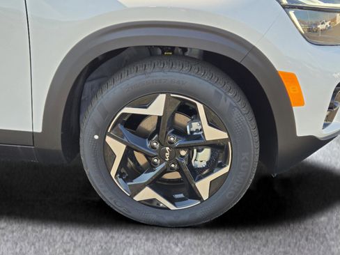 New 2026 Kia Seltos EX image 4