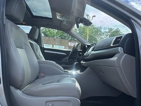 Used 2019 Toyota Highlander XLE AWD/4WD image 27