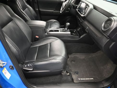 Used 2020 Toyota Tacoma SR5 image 7