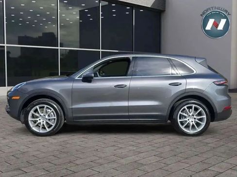 Used 2022 Porsche Cayenne Platinum Edition image 2