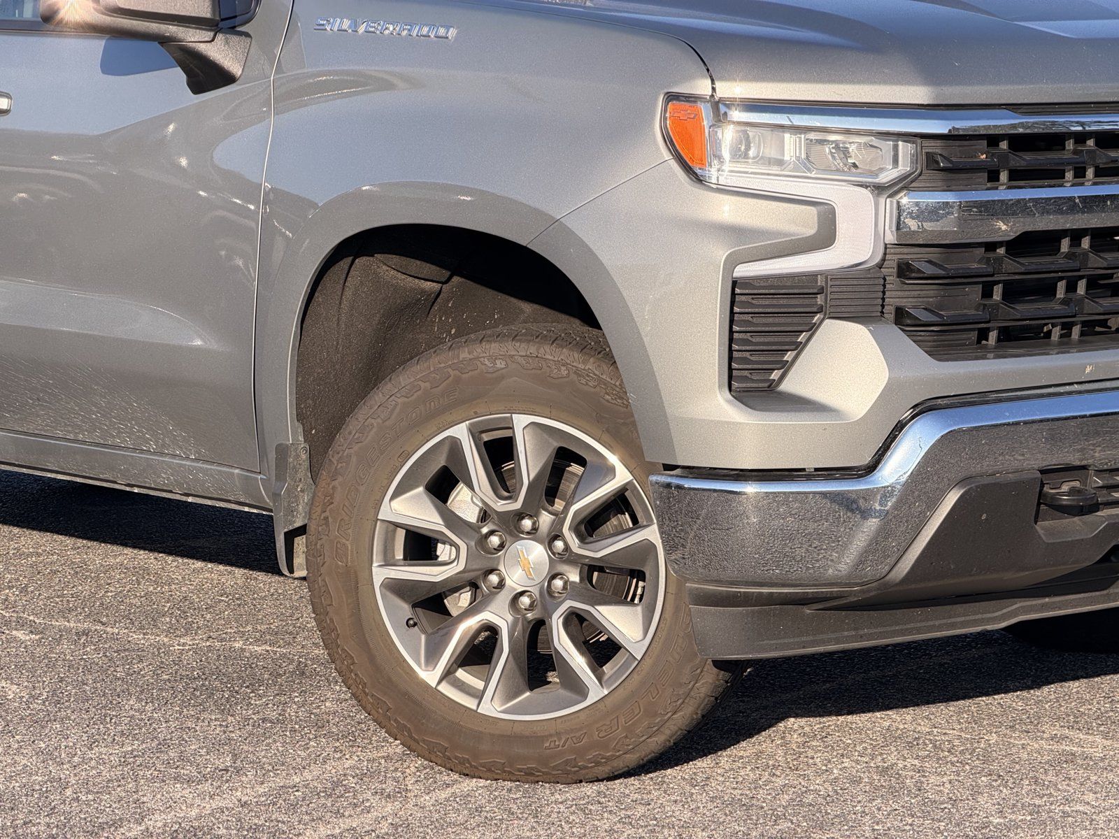 Used 2025 Chevrolet Silverado 1500 LT AWD/4WD image 3
