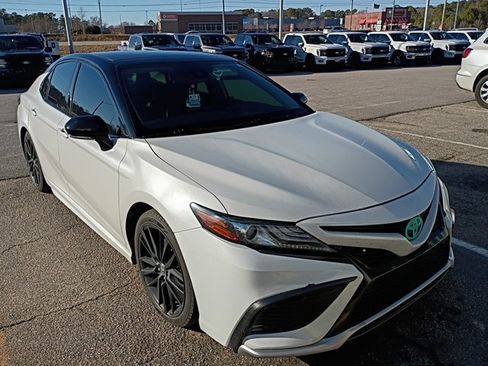 Used 2022 Toyota Camry XSE image 10