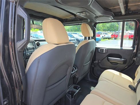 Used 2018 Jeep Wrangler Unlimited Sport AWD/4WD image 16