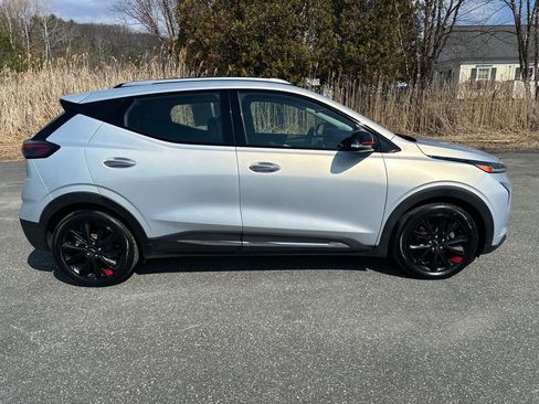Used 2023 Chevrolet Bolt EUV Premier w/ Redline Edition FWD image 6