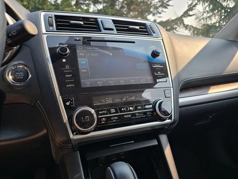 Used 2018 Subaru Outback 3.6R Limited AWD/4WD image 19