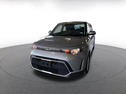 Used 2025 Kia Soul LX w/ LX Technology Package FWD image 15