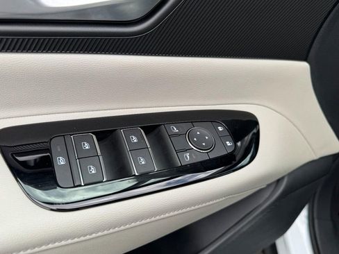 Used 2025 Nissan Murano SV image 15