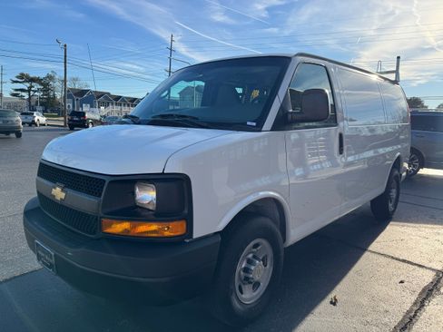 Used 2012 Chevrolet Express 3500 image 5