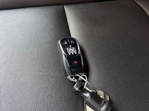 Used 2025 Buick Envista Sport Touring image 22