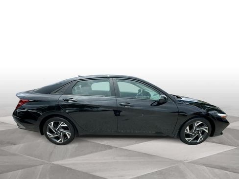 Used 2025 Hyundai Elantra Sport FWD image 9
