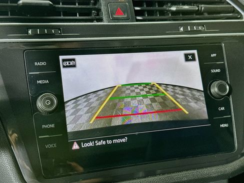 Used 2021 Volkswagen Tiguan SE FWD image 23