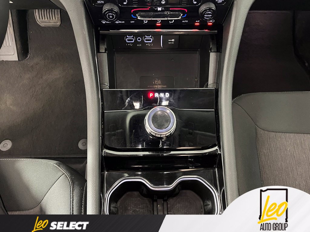 Used 2023 Jeep Grand Cherokee Laredo w/ Luxury Tech Group I RWD image 20