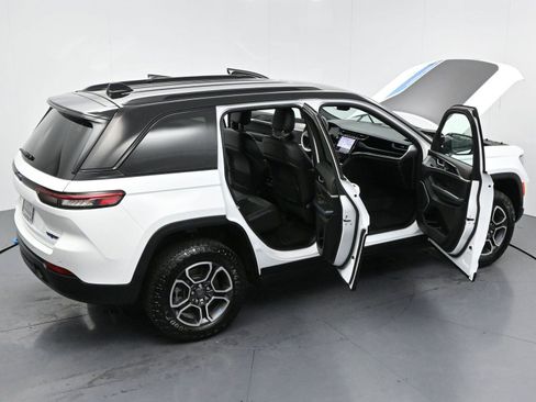 Used 2022 Jeep Grand Cherokee Trailhawk AWD/4WD image 42