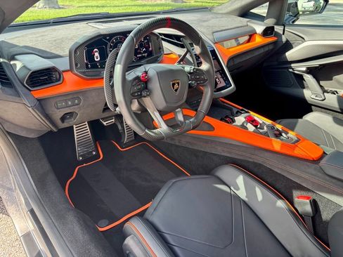 Used 2025 Lamborghini Revuelto AWD/4WD image 20