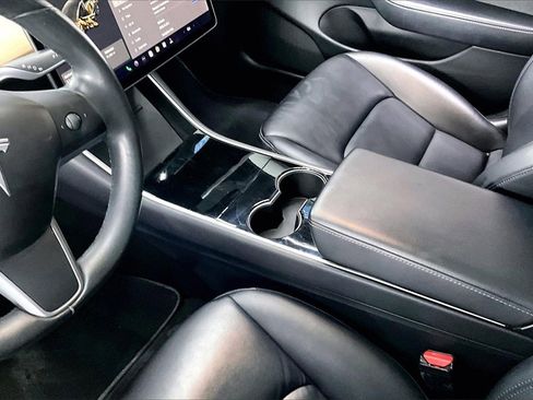 Used 2018 Tesla Model 3 Long Range image 17