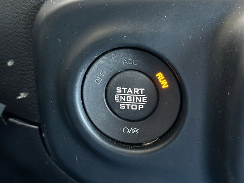 Used 2023 Jeep Gladiator Sport AWD/4WD image 22