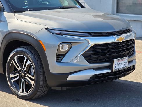 Used 2024 Chevrolet TrailBlazer LT w/ Convenience Package image 3