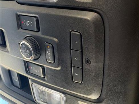 Used 2022 Chevrolet Suburban Z71 w/ Luxury Package image 13