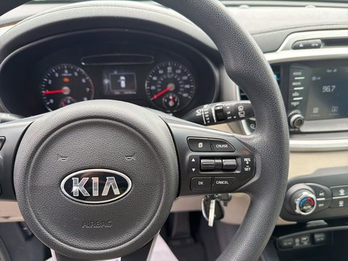 Used 2018 Kia Sorento AWD image 16