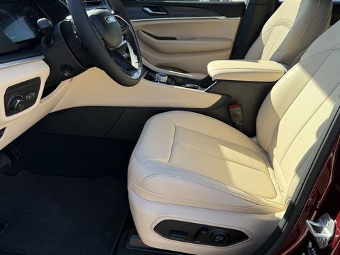 New 2025 Jeep Grand Cherokee L Limited w/ Luxury Tech Group II image 12