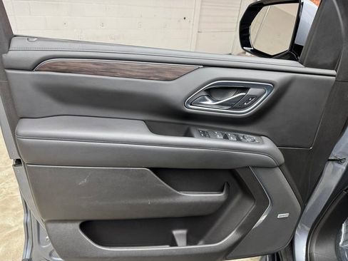 Used 2021 Chevrolet Suburban LT image 10