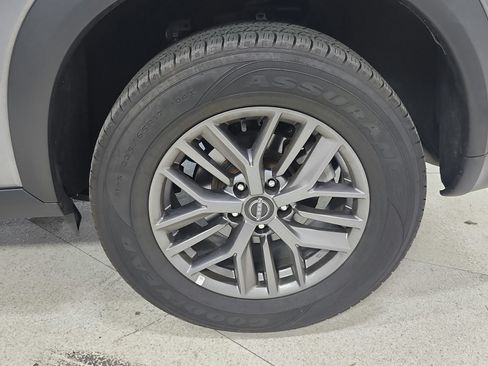 Used 2025 Nissan Rogue S AWD/4WD image 19