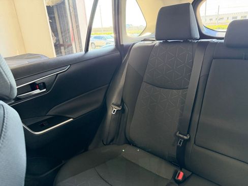 Used 2025 Toyota RAV4 XLE image 39