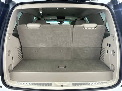 Used 2017 Cadillac Escalade Premium Luxury AWD/4WD image 27