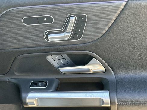 Used 2025 Mercedes-Benz GLB 250 image 15