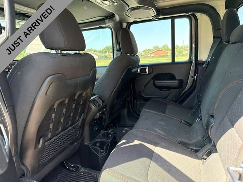 Used 2023 Jeep Gladiator Mojave w/ Cold Weather Group AWD/4WD image 9