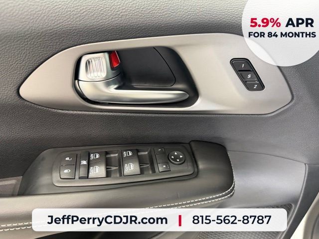 New 2027 Chrysler Pacifica Select AWD/4WD image 9