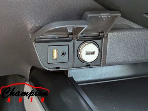 Used 2018 Toyota Camry FWD image 22