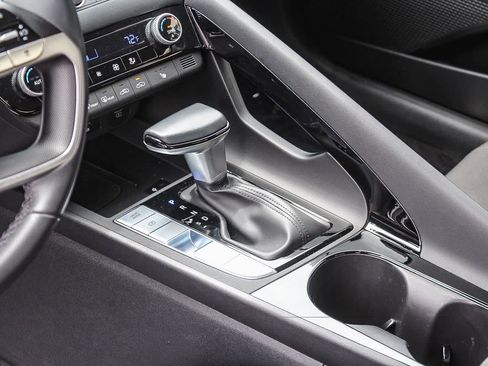 Certified 2025 Hyundai Elantra SEL FWD image 24