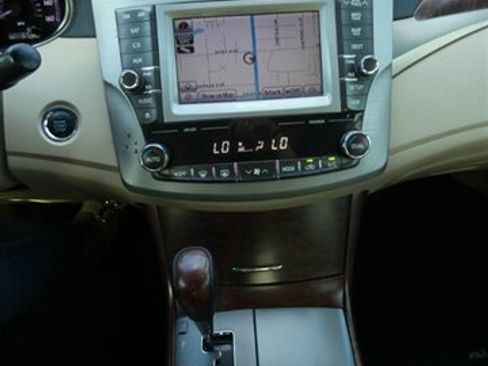 Used 2011 Toyota Avalon Limited image 30