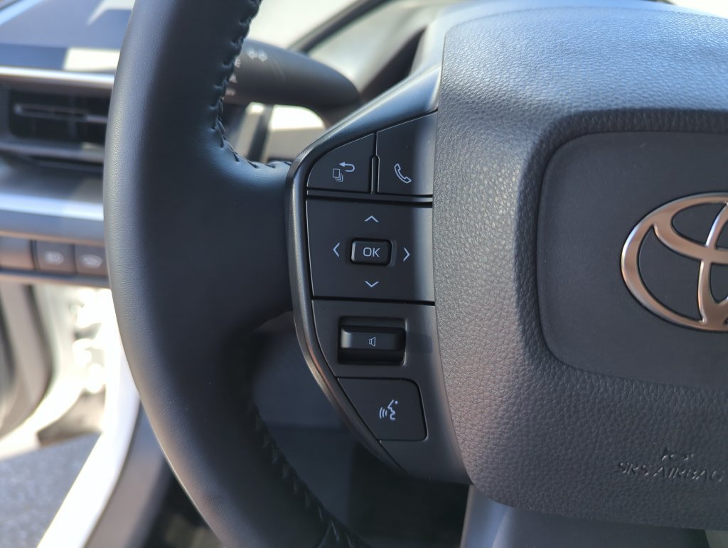 Used 2025 Toyota Prius LE FWD image 20
