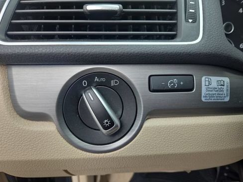 Used 2014 Volkswagen Passat TDI SE FWD image 18