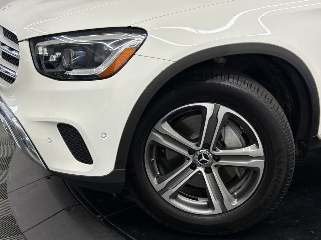 Used 2022 Mercedes-Benz GLC 300 w/ Premium Package Lite image 5